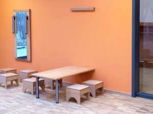 Individuelle Möbel aus Vollholz für den Kindergarten angefertigt von der Tischlerei Rieckhoff